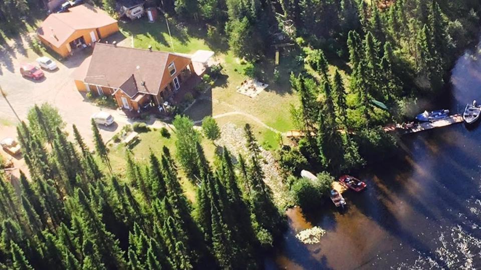 チブーガモー Gite De La Riviere Bed & Breakfast エクステリア 写真